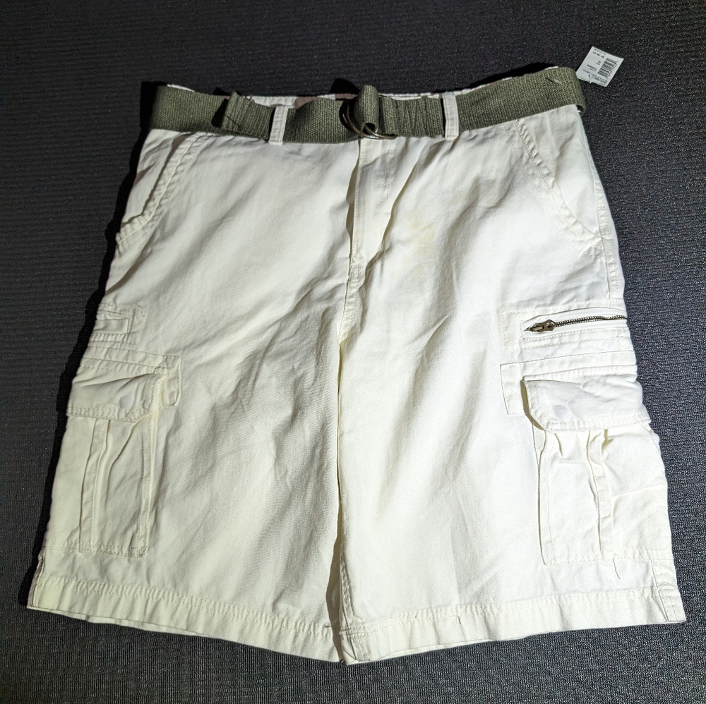 NWT. WEAR FIRST twill cargo shorts size 38. Ivory colored with olive belt